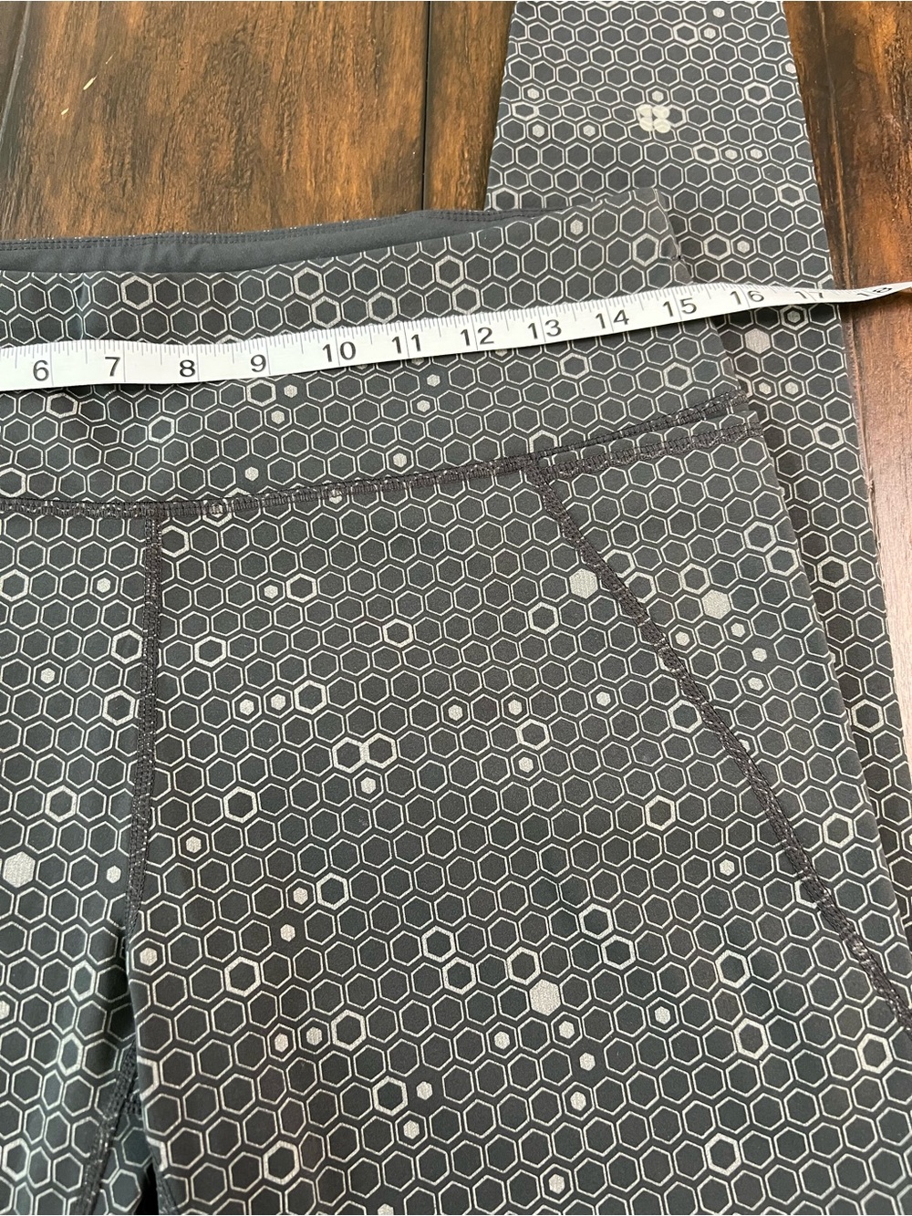 Sweaty Betty Women's The Power Leggings 7/8 Size Large Gray Geometric Print - Picture 3 of 8